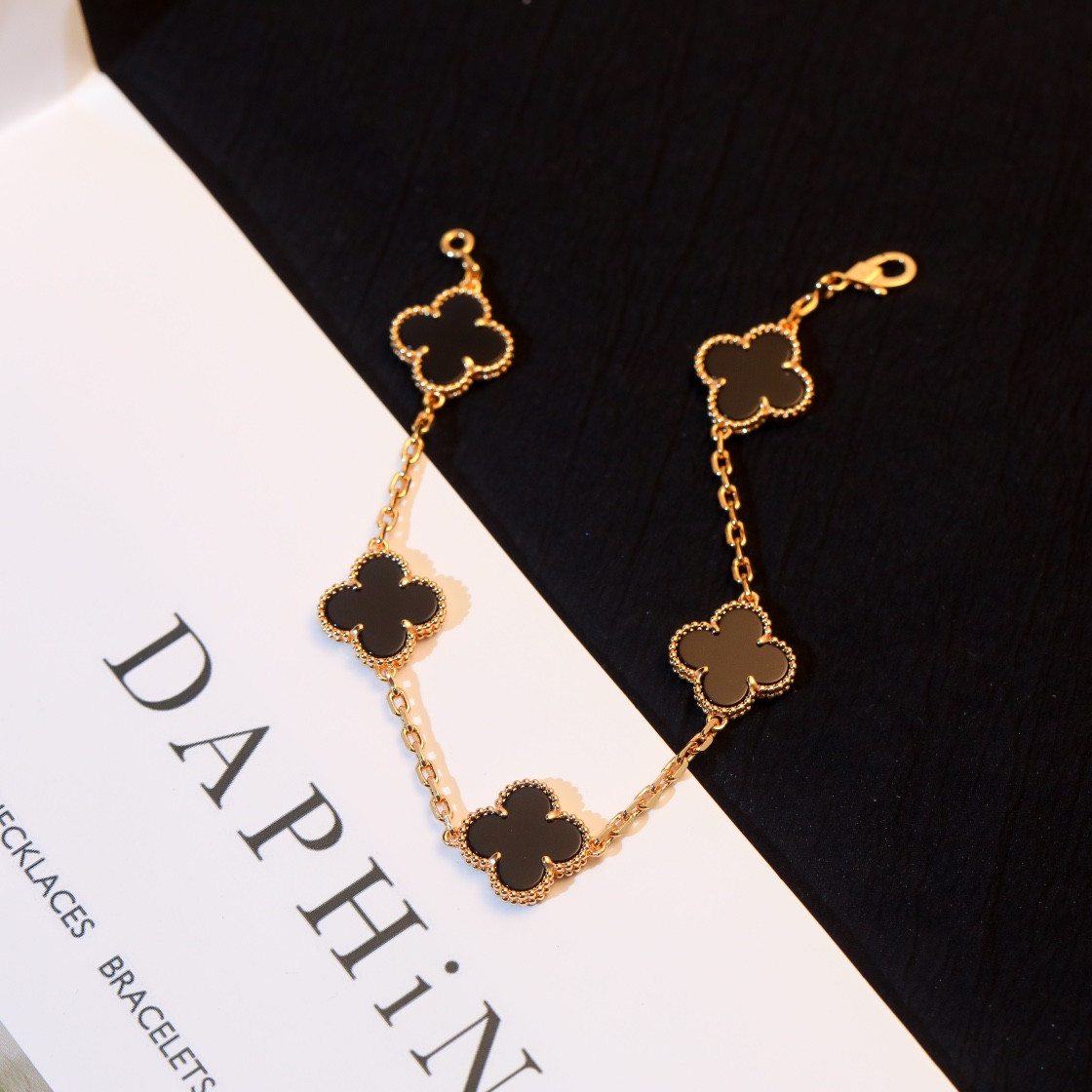 V*n Cl**f & Arpels Vintage Alhambra bracelet, 5 motifs 19cm