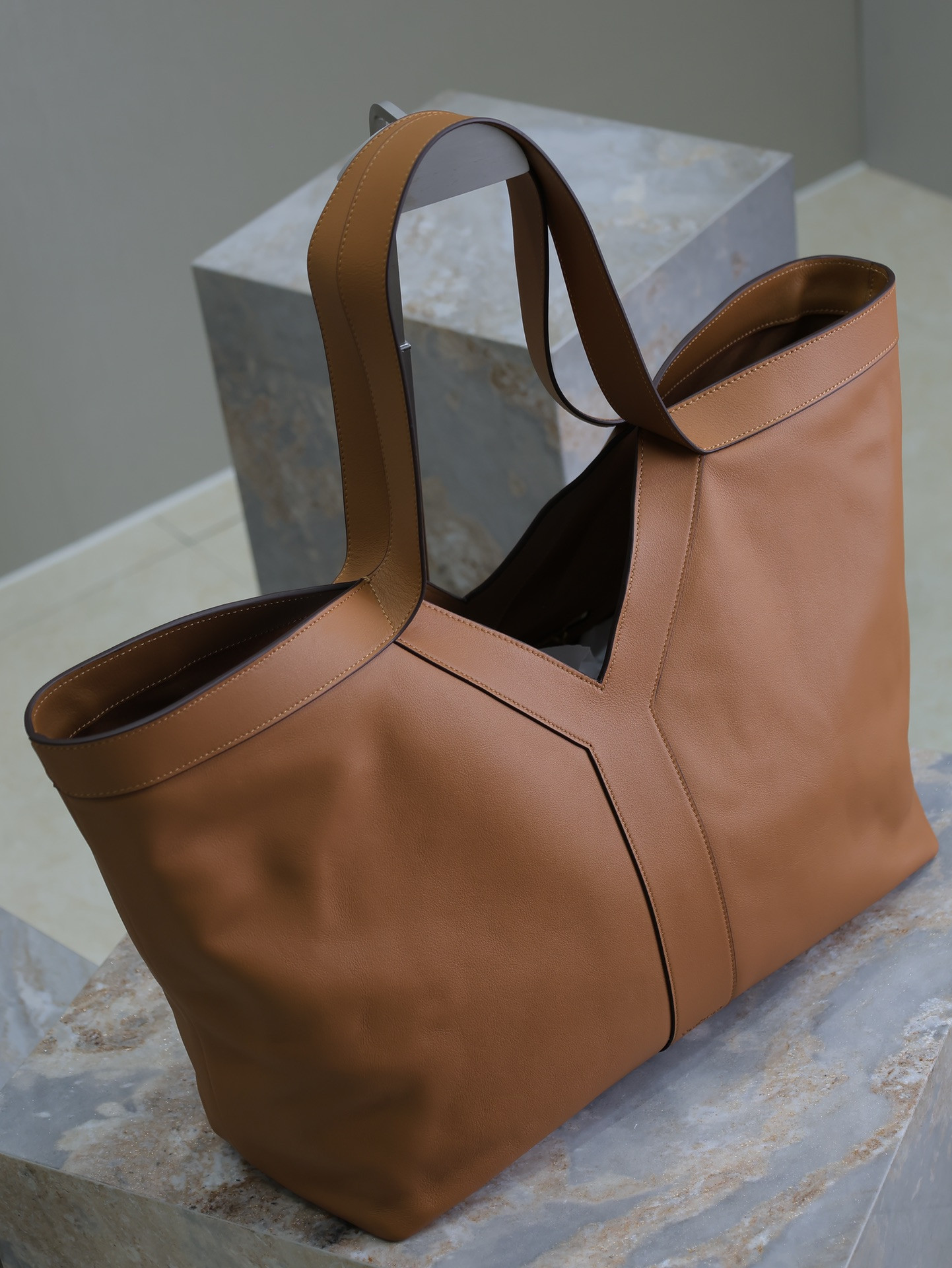 Y51 WHY TOTE 38 39x34x22cm
