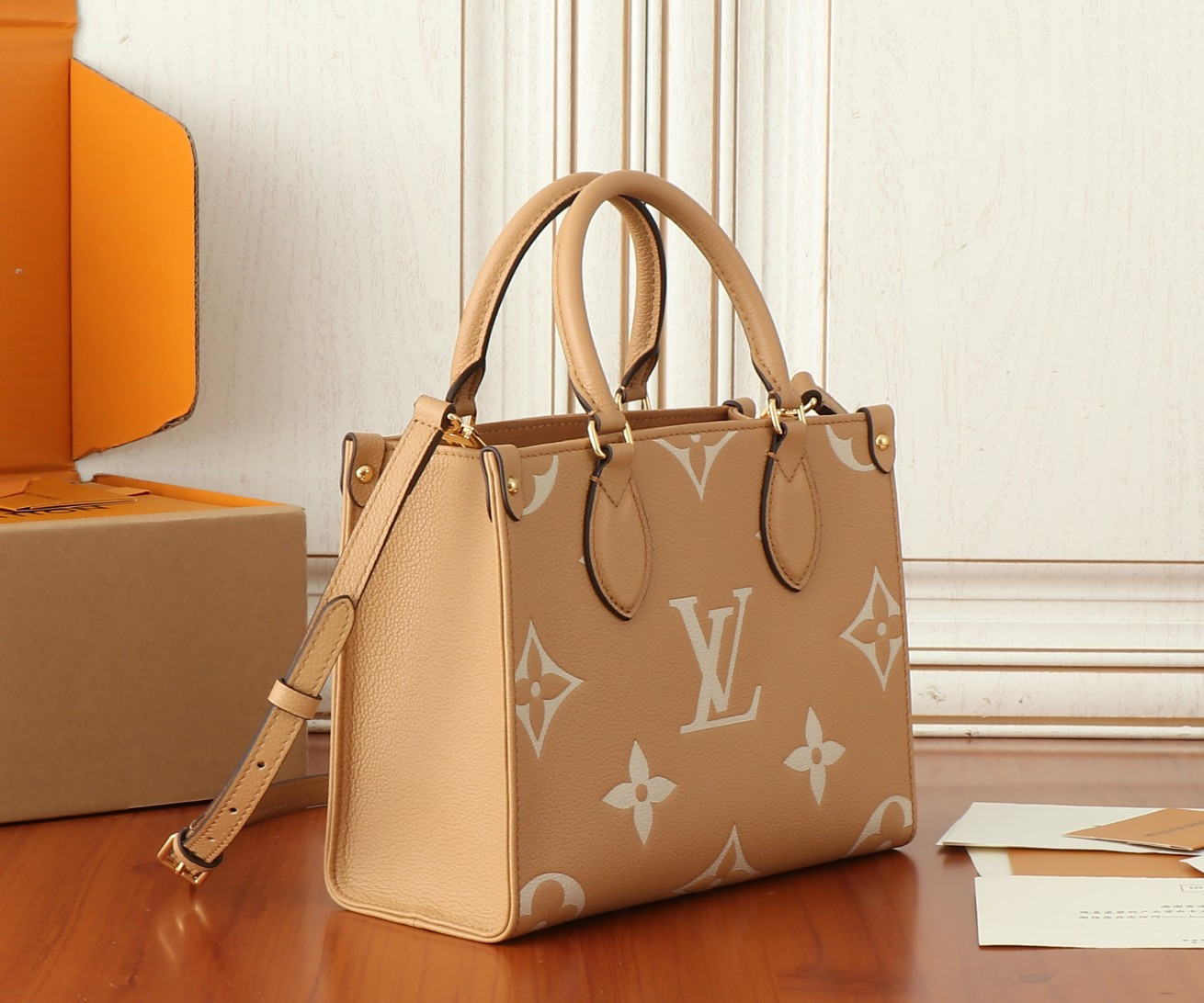 LV OnTheGo PM M12513 24.9 x 19.1 x 11.4 cm