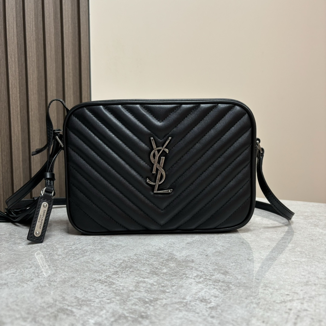 Y51 LOU camera bag in quilted leather 23x16x6cm