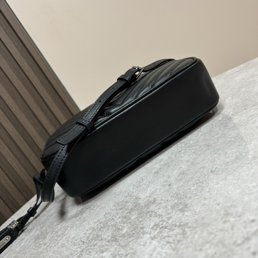 Y51 LOU camera bag in quilted leather 23x16x6cm