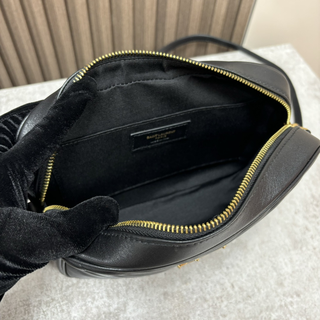 Y51 LOU camera bag in quilted leather 23x16x6cm