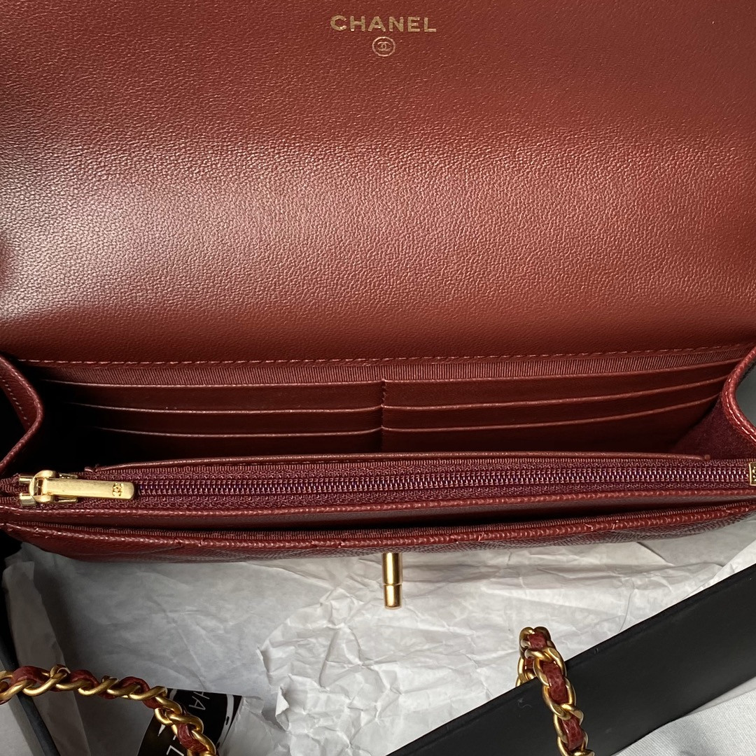 Ch**el WALLET ON CHAIN Grained Shiny Calfskin & Gold-Tone Metal 12 × 19 × 5 cm