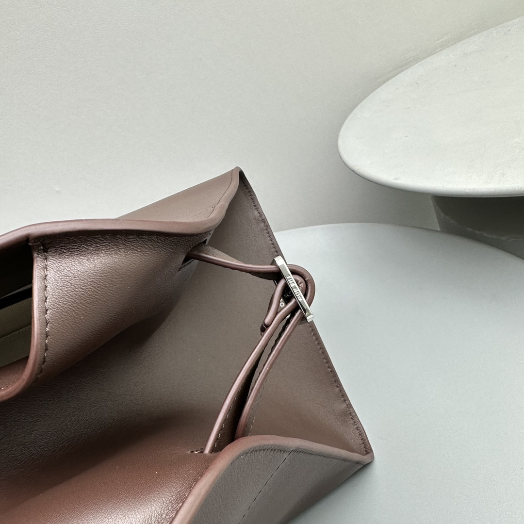 The R0w MARGAUX 15 38.5x16x30cm