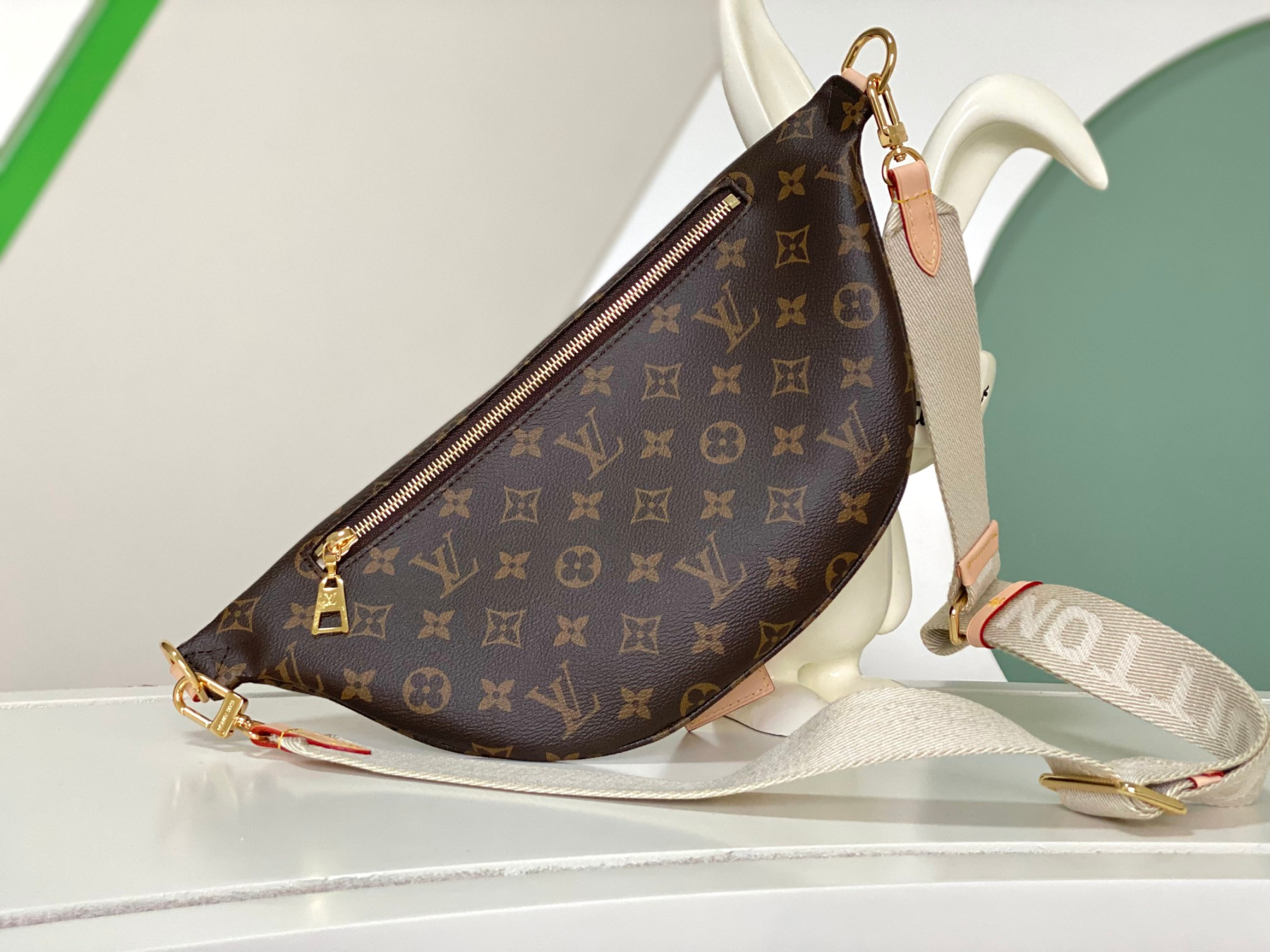 LV High Rise M46784 15 x 6.3 x 3.1 inches