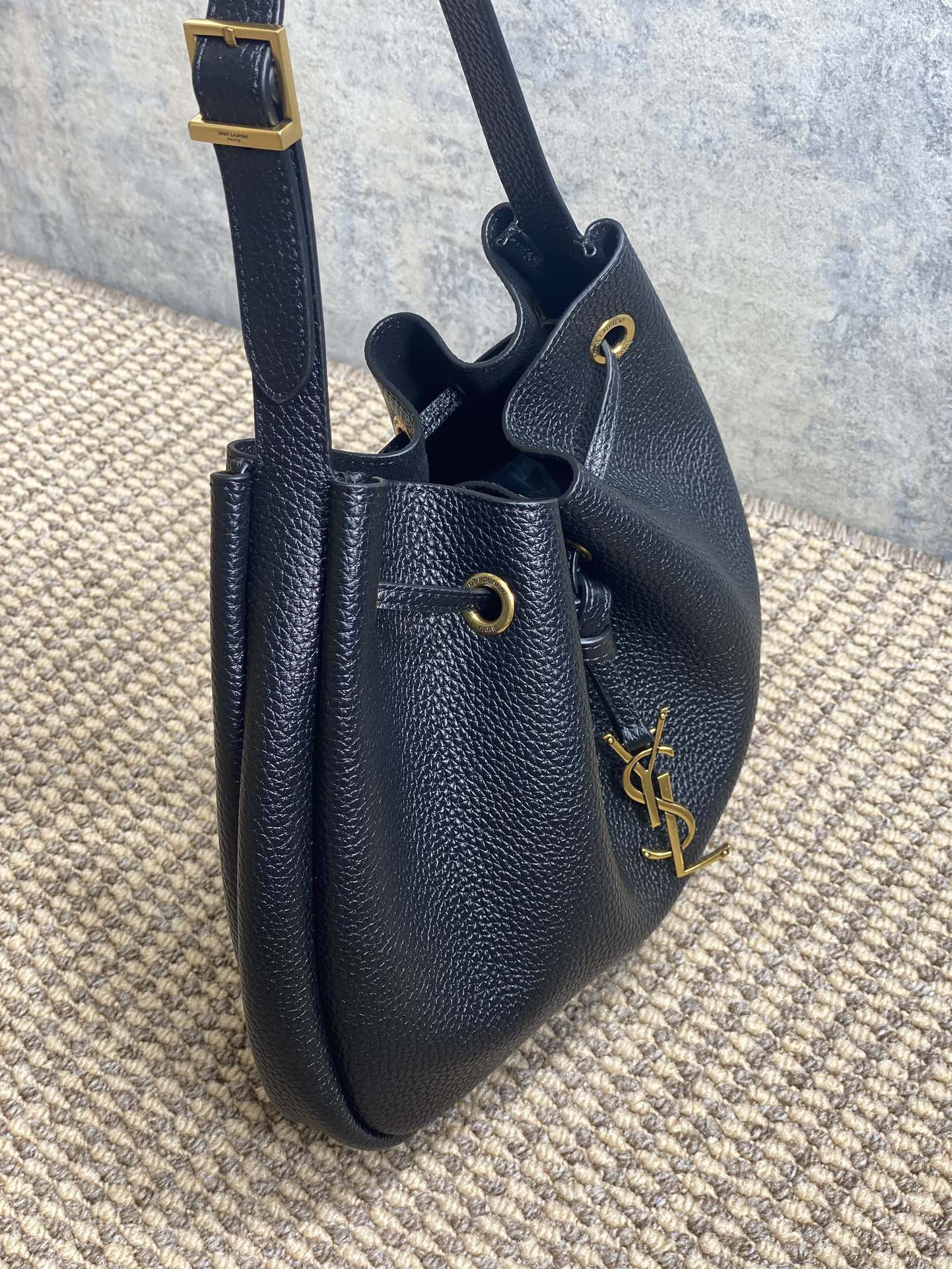 Y51 PARIS VII small hobo in grained leather 30X25X3cm