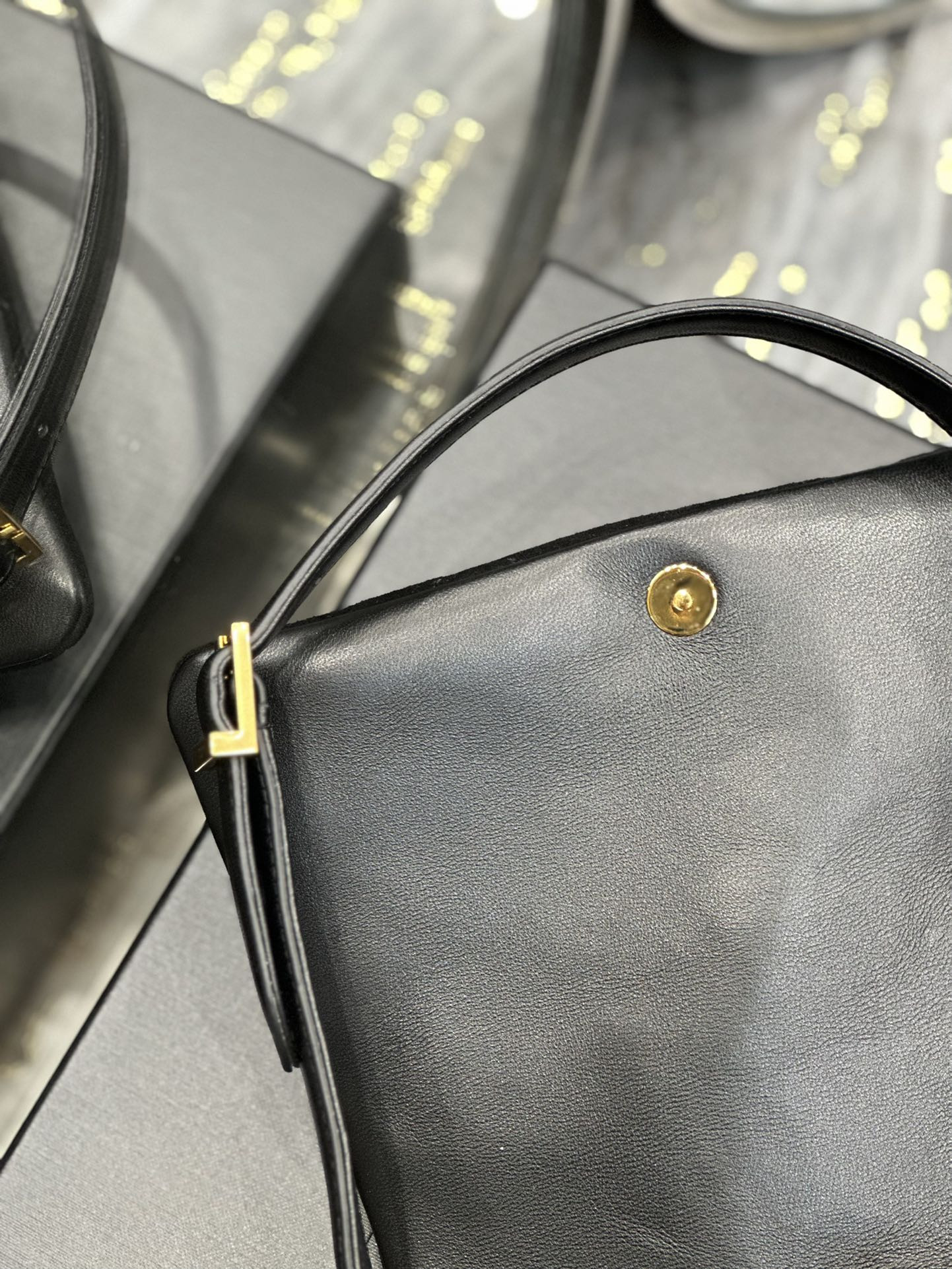 Y51 LE 57 HOBO BAG 24×18×5.5cm