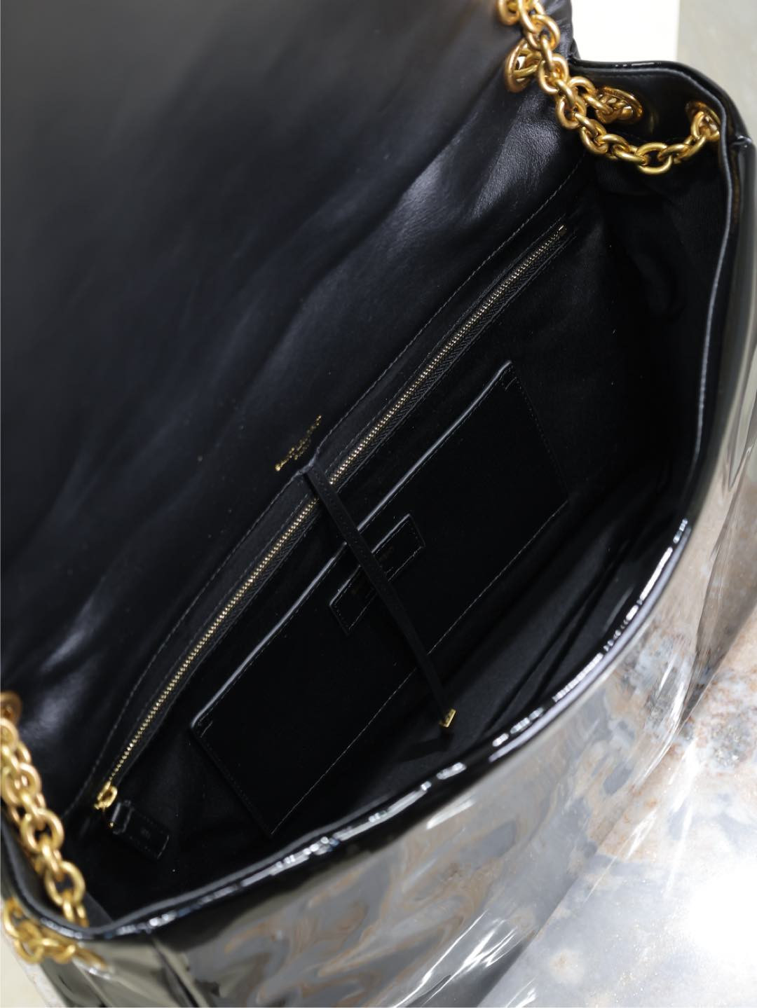 Y51 large jamie 4.3 in patent effect fabric