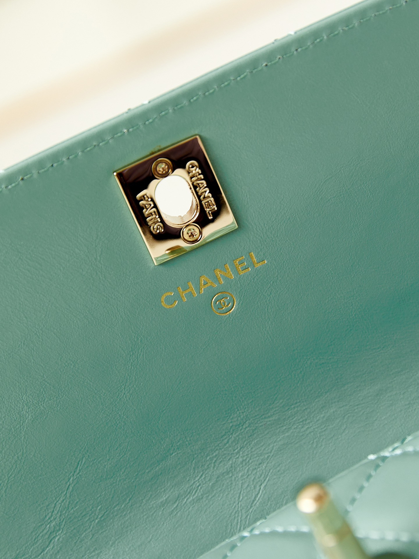 Ch**el 24P woc CLASSIC WALLET ON CHAIN 11x18.5x6cm