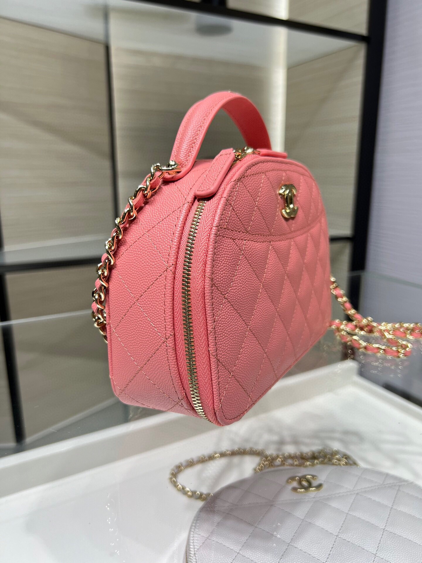Ch**el 25C Chain shell bag 18X16X6cm