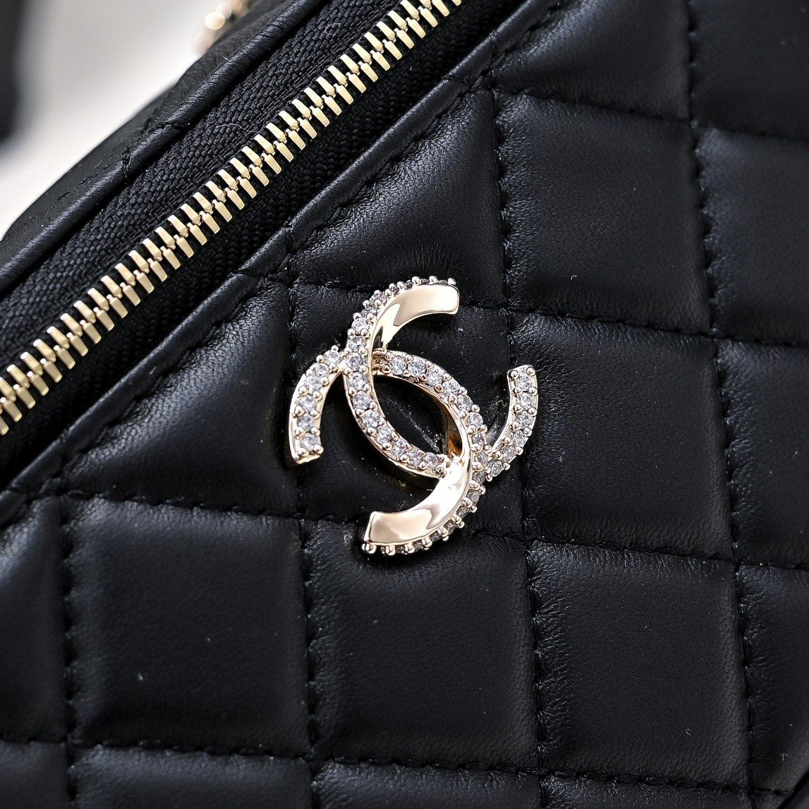 Ch**el Clutch With Chain 17cm