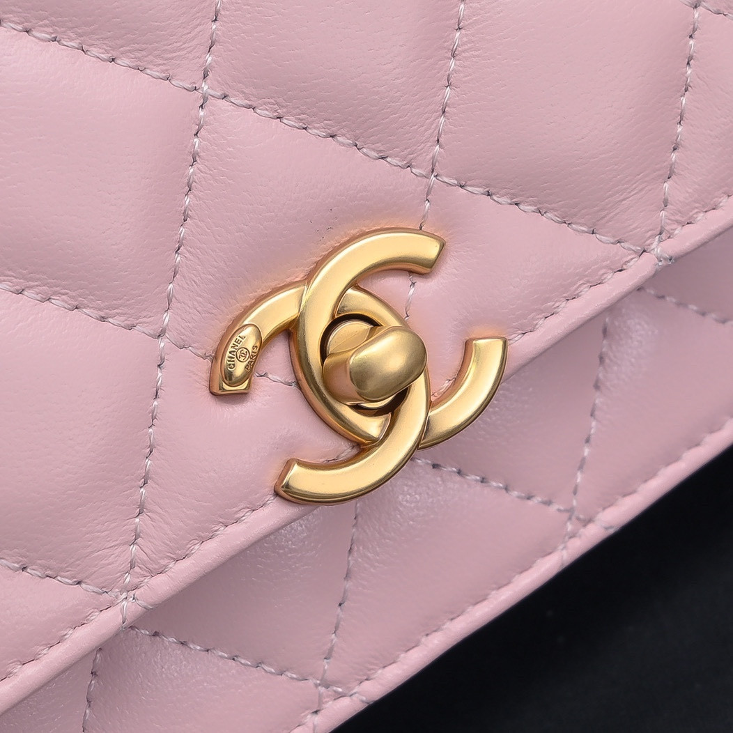 Ch**el Clutch With Chain 19cm