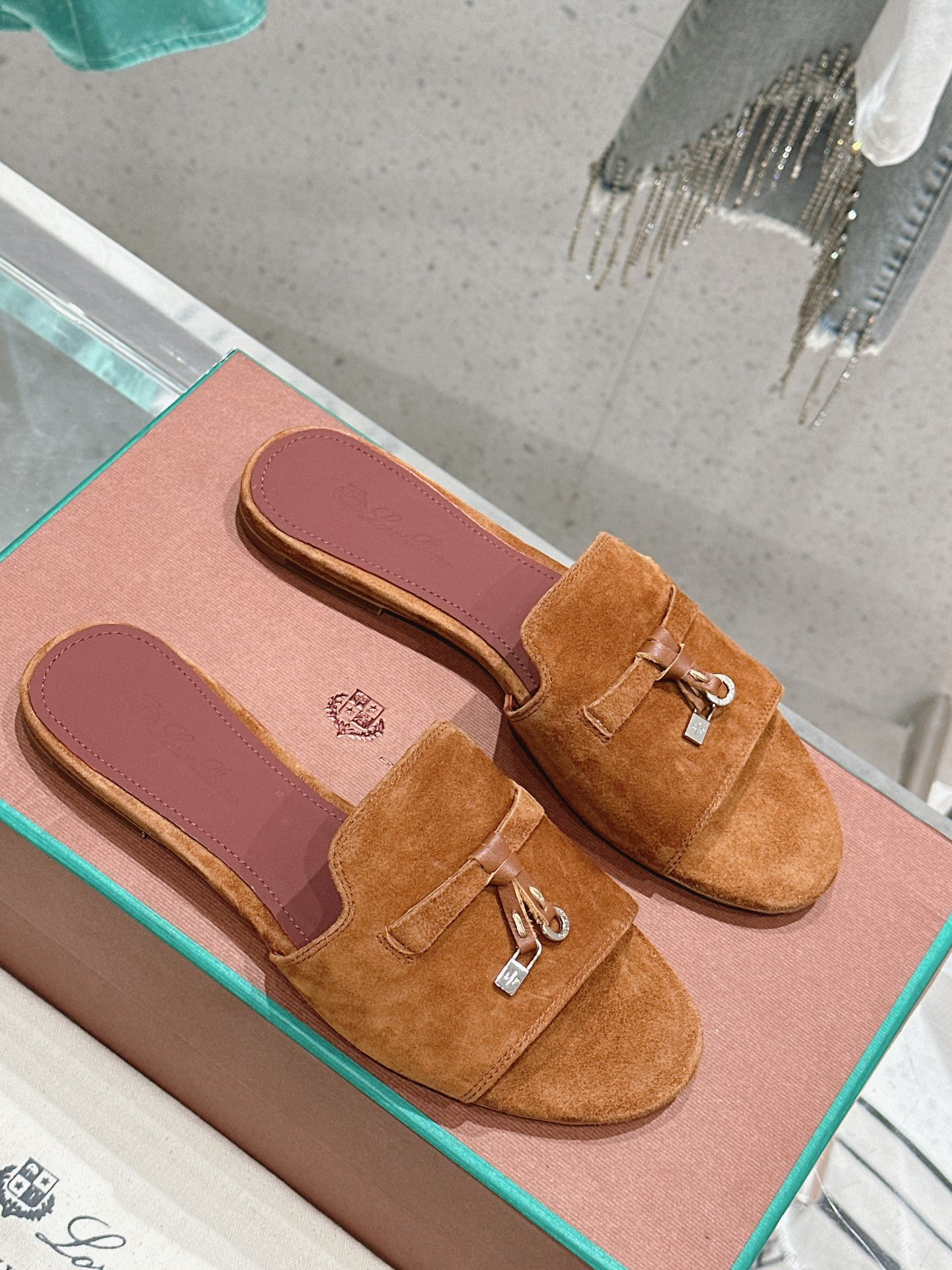 UA L0r0 P1ana Summer Charms Sandal
