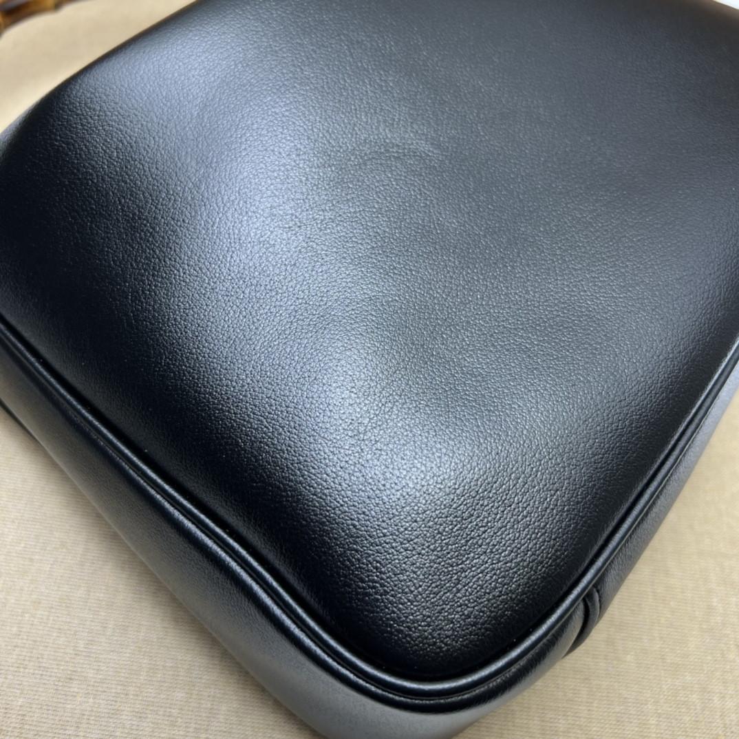 Gvc*1 Diana Medium shoulder bag 30x23x6.5cm