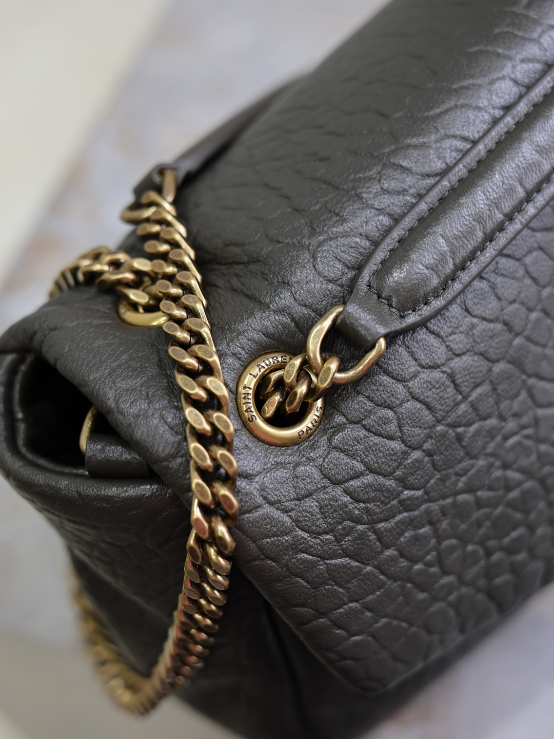 Y51 CALYPSO medium in grained lambskin 800916 30x15x7.5cm
