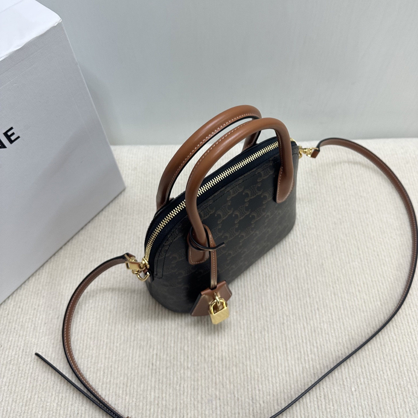 Ce1i*e TEEN HONORINE BAG IN Triomphe Canvas and Calfskin 22.5x17x10cm