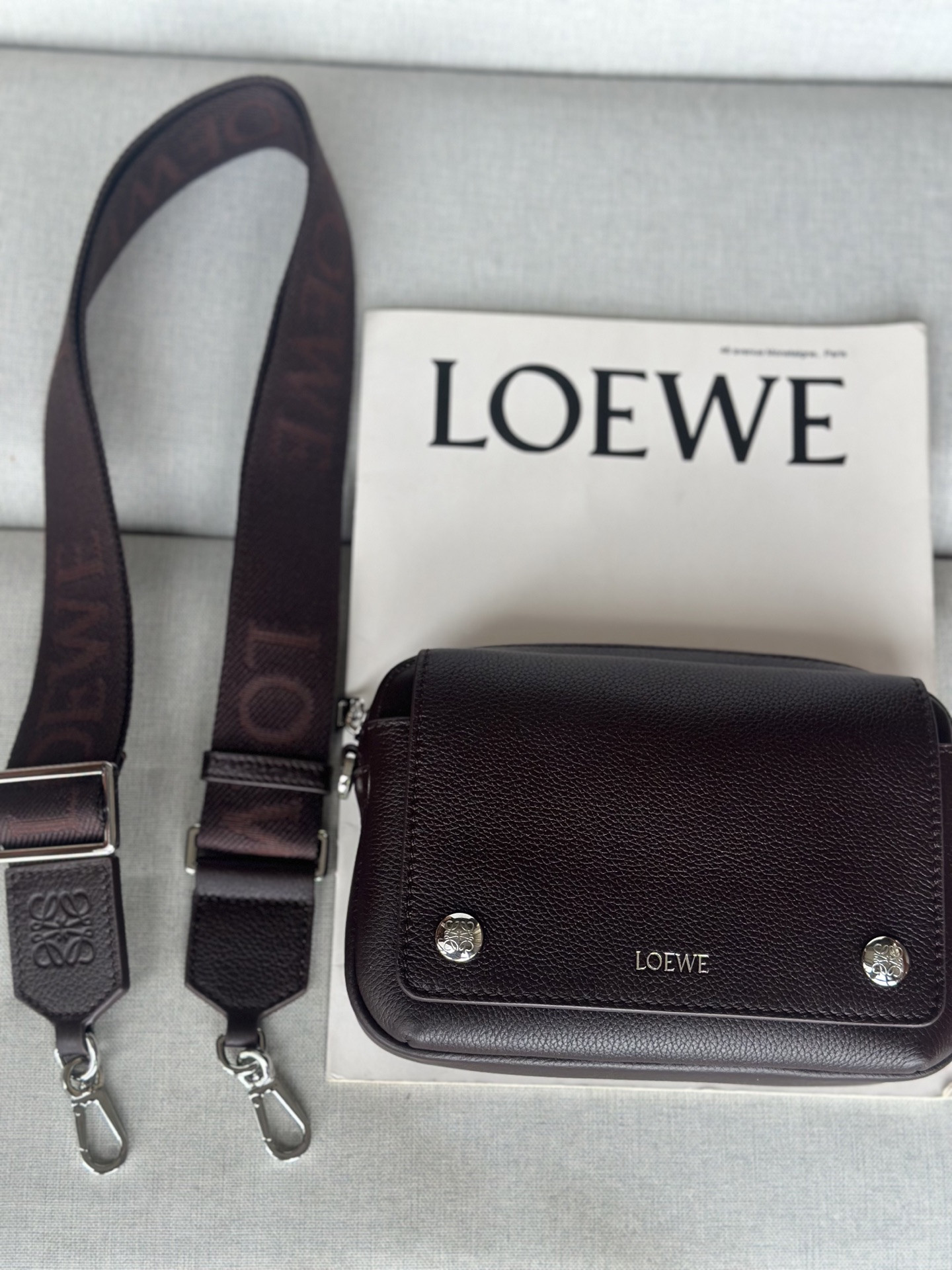 L0ew* Small Pebble messenger bag in S*pple grained calfskin 12.5x20x6cm