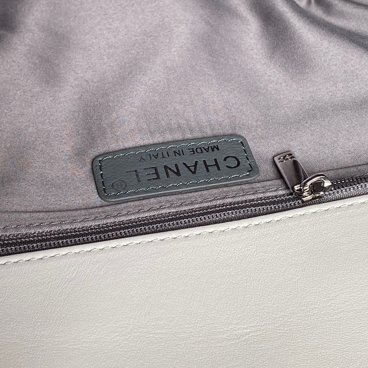 Ch**el Vintage Graffiti Tote Airport Bag 36x24x12cm
