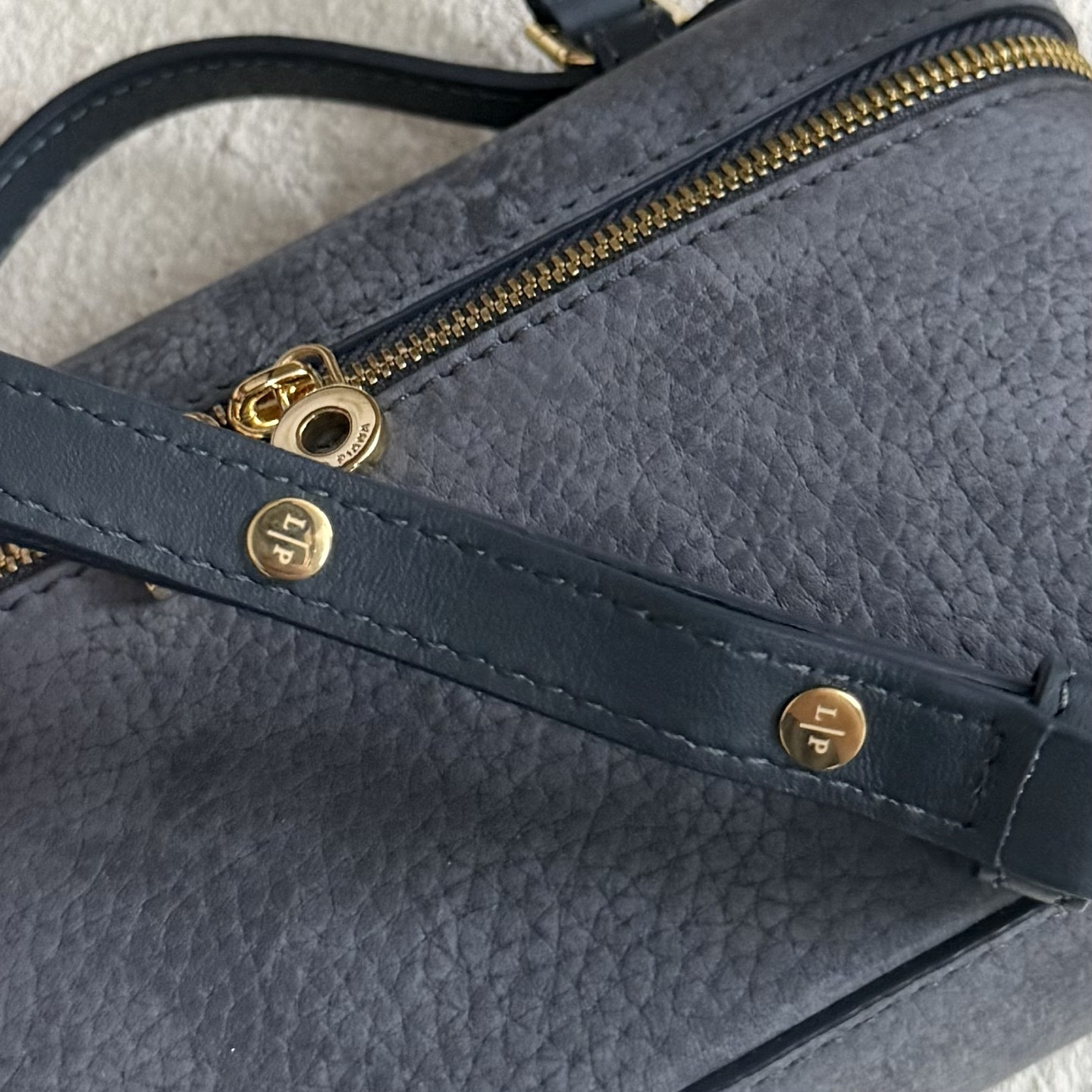 L0r0 P1ana Extra Pocket L19 Grained Calfskin 11 x 19 x 6.5 cm