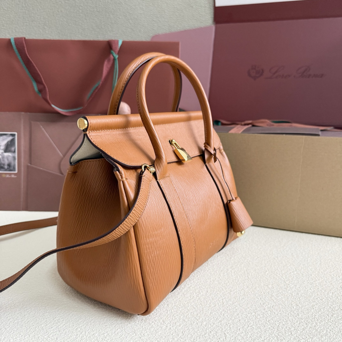 L0r0 P1ana Loom L25 Calfskin 25x18x12.5cm