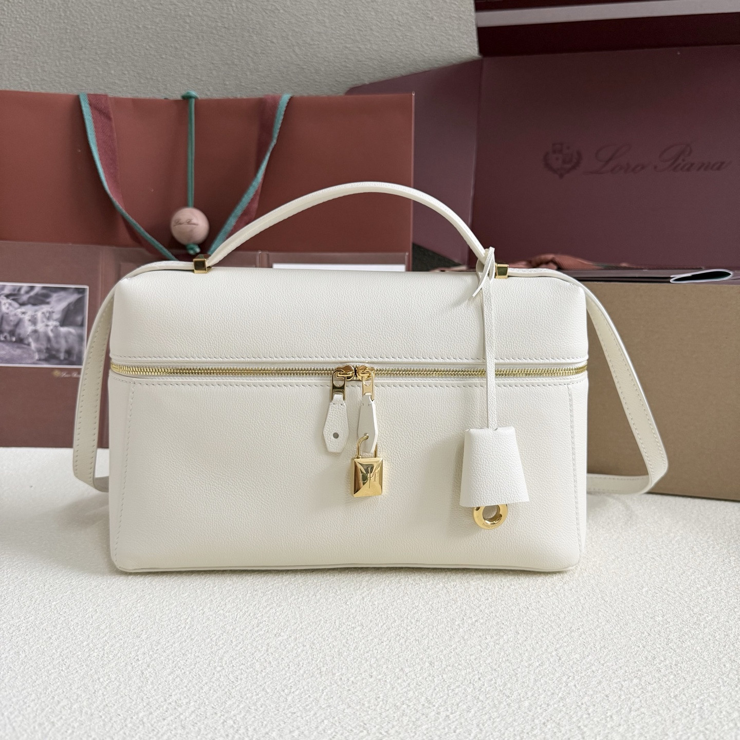 L0r0 P1ana Extra Pocket L27 Calfskin 16x27x10cm