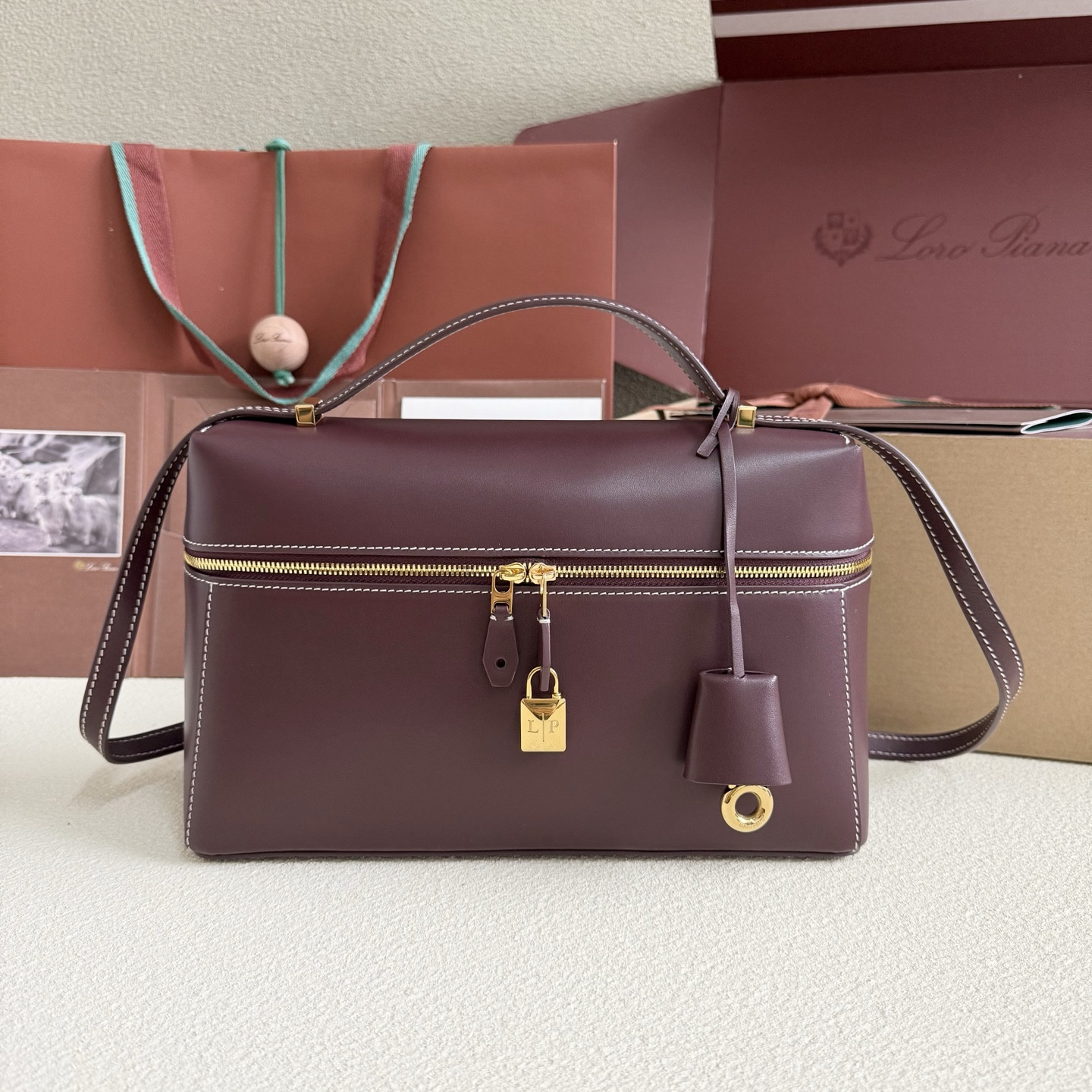L0r0 P1ana Extra Pocket L27 Calfskin 16x27x10cm