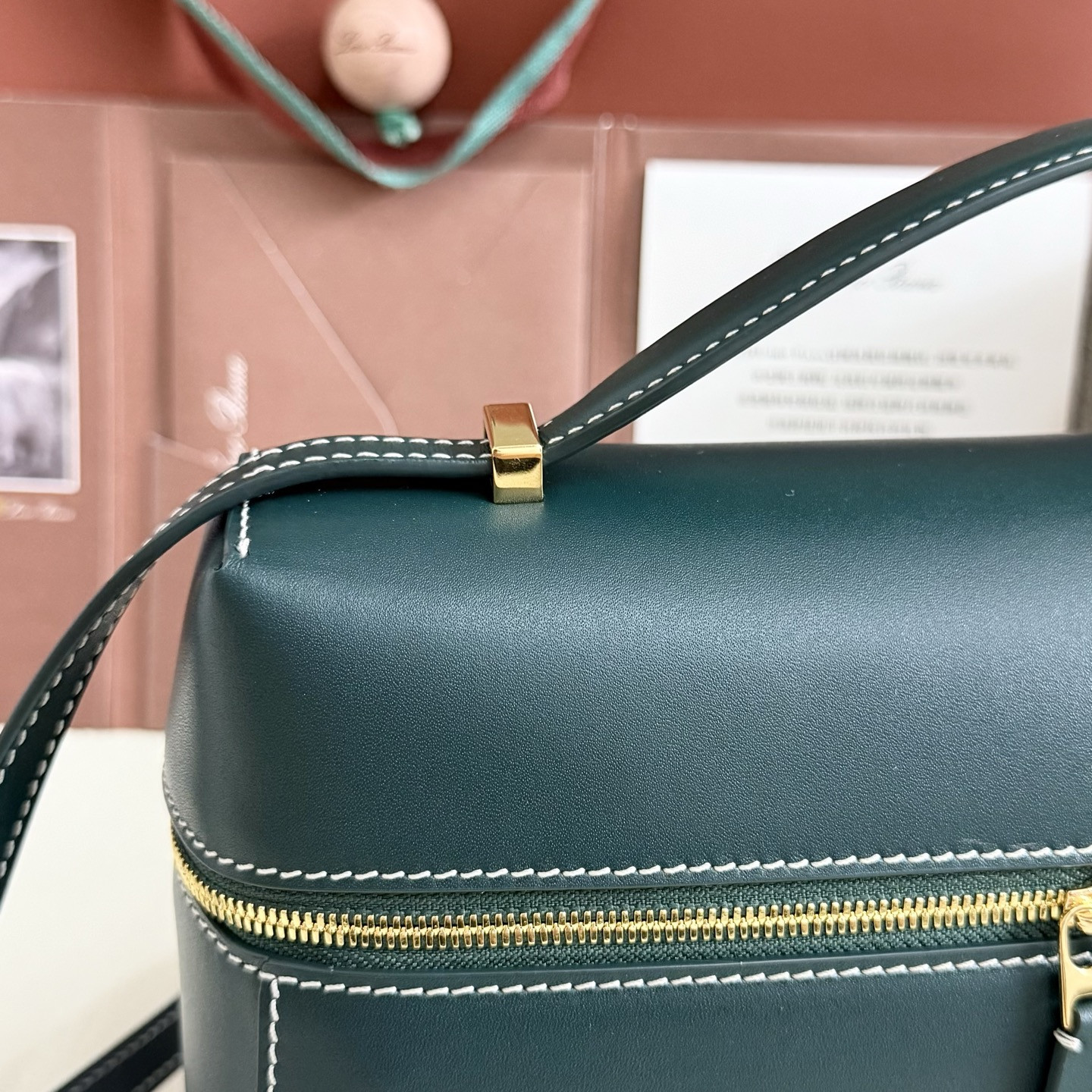 L0r0 P1ana Extra Pocket L27 Calfskin 16x27x10cm
