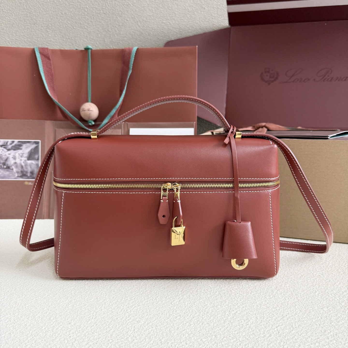 L0r0 P1ana Extra Pocket L27 Calfskin 16x27x10cm