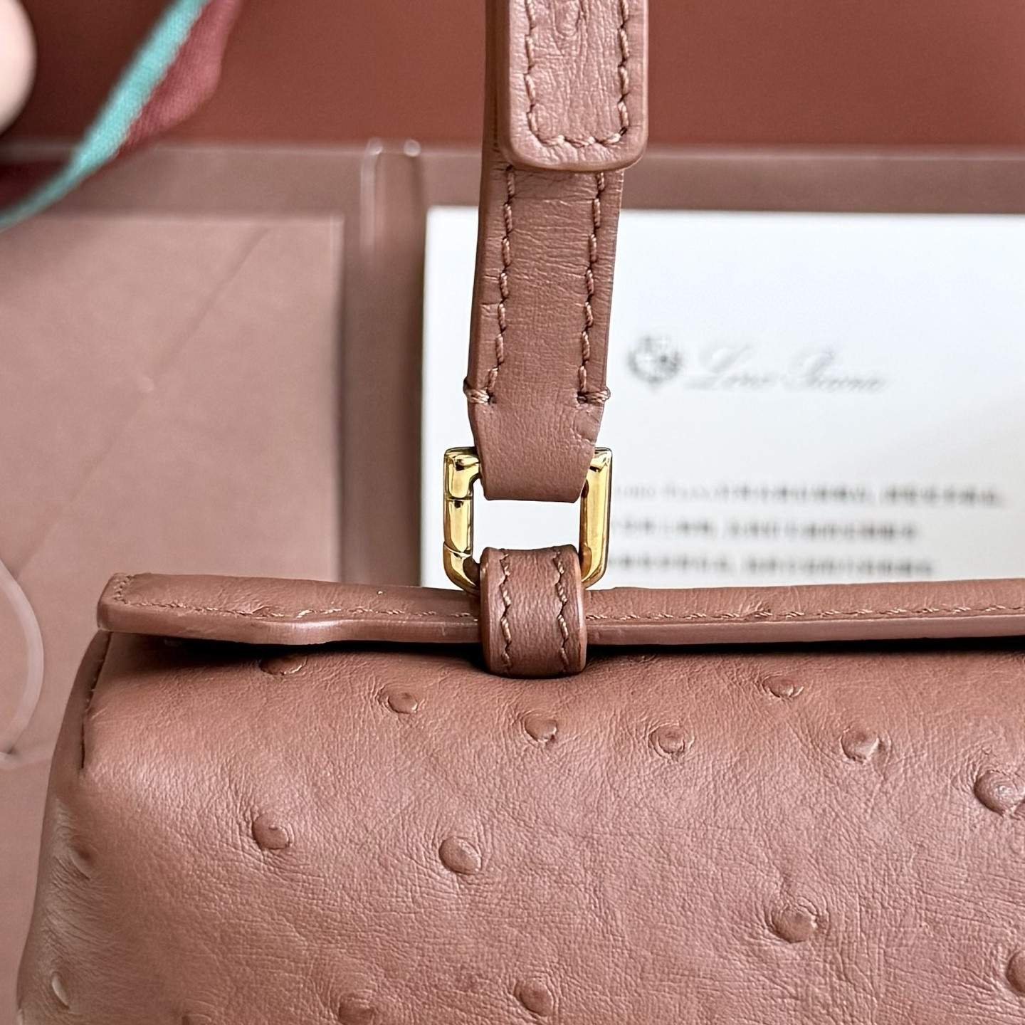 L0r0 P1ana Extra Pocket L27 Ostrich-grained Leather 16x27x10cm