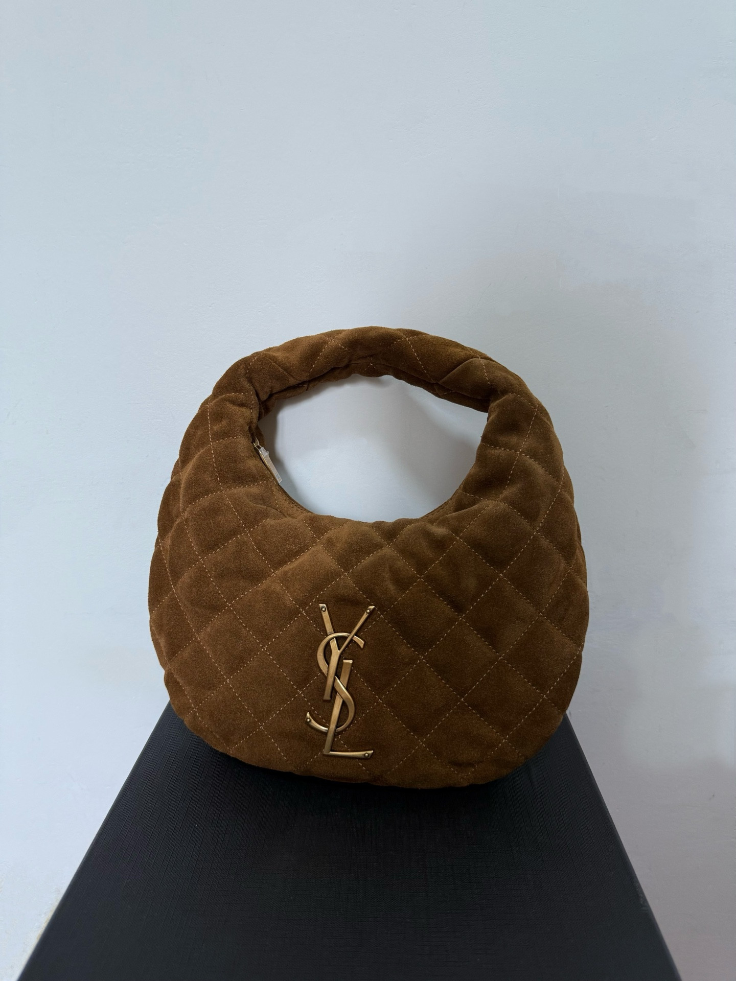 Y51 ICARINO in Quilted Suede 17x15.5x3cm
