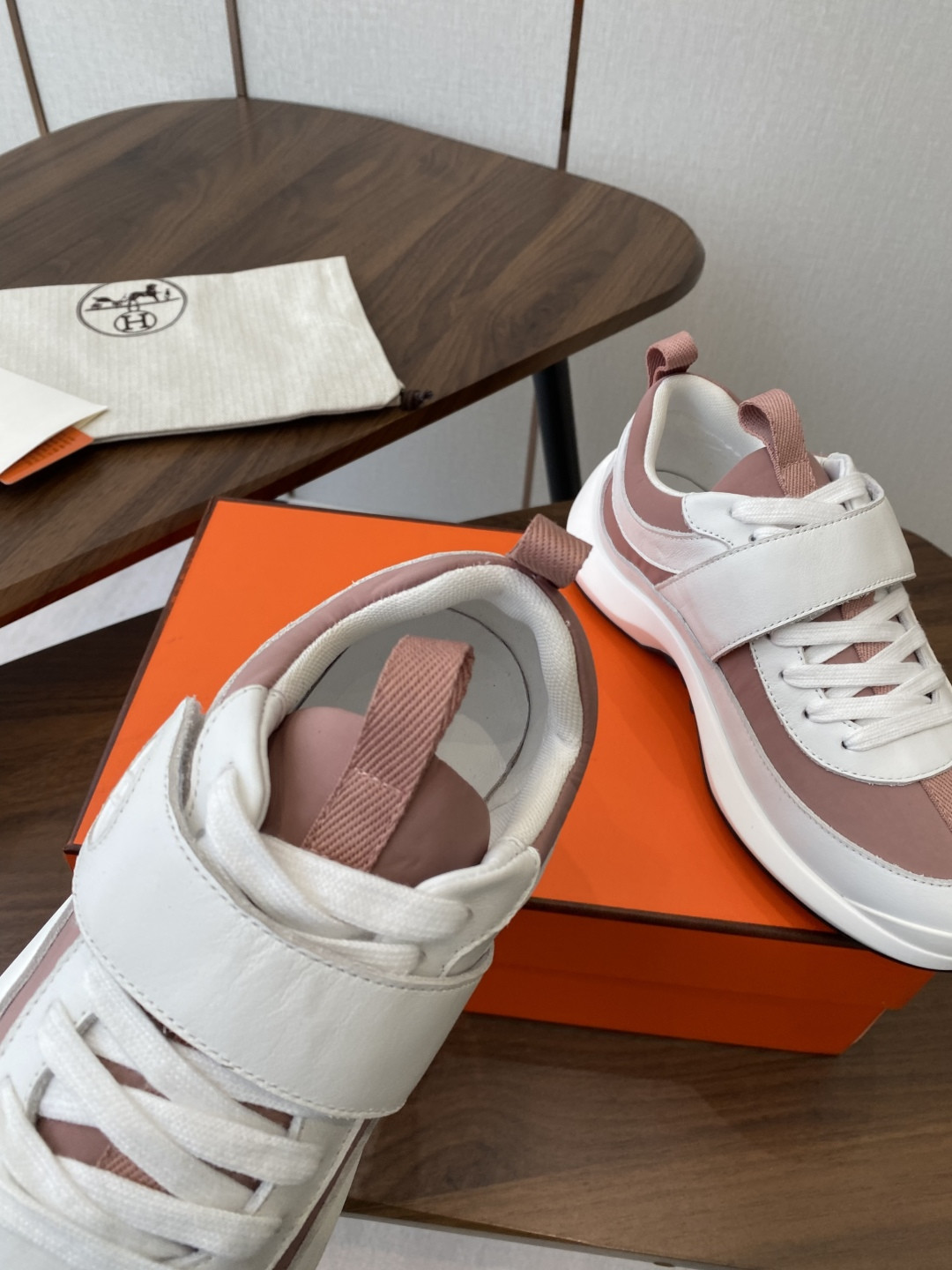 UA H**me5 Loop Sneaker
