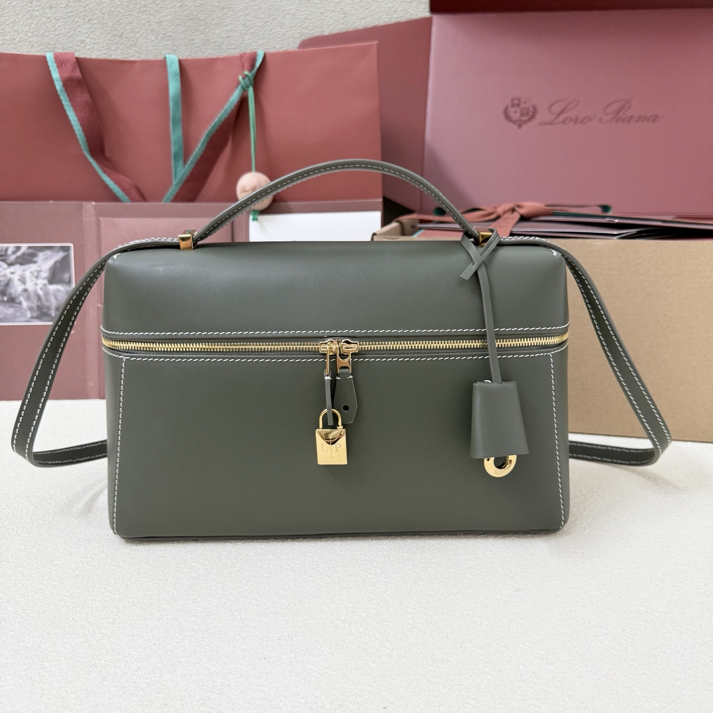 L0r0 P1ana Extra Pocket L27 16x27x10cm