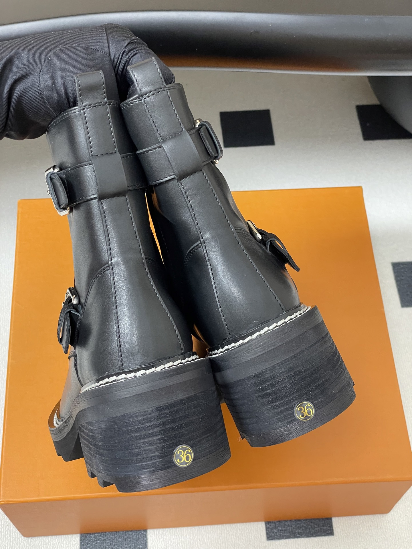 UA LV BEAUBOURG Ankle Boots