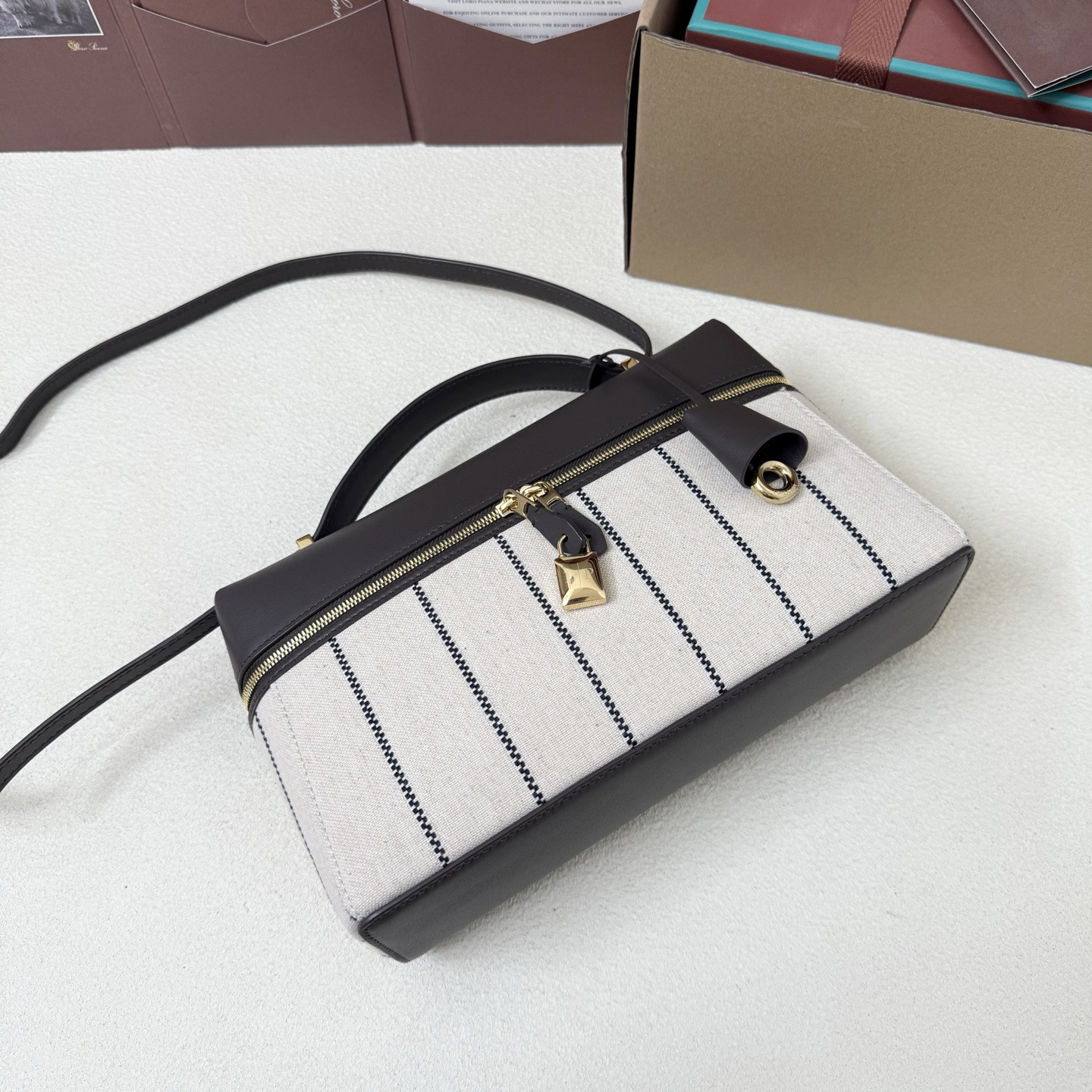 L0r0 P1ana Extra Pocket L27 16x27x10cm