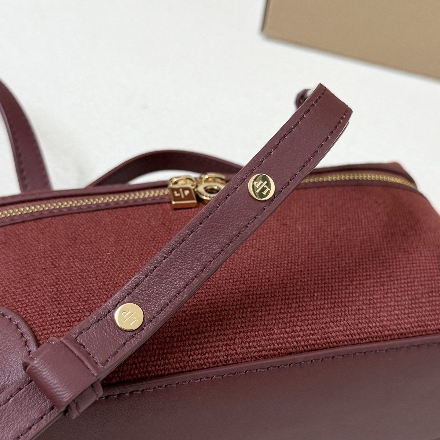 L0r0 P1ana Extra Pocket L19 11 x 19 x 6.5 cm