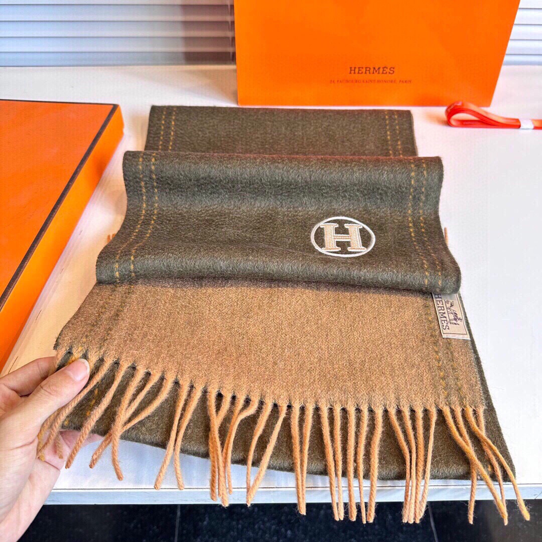 H**me5 Ripple-patterned Cashmere scarf 35x200cm