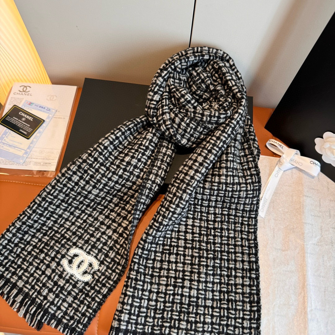 Ch**el scarf 38x185cm 100% cashmere