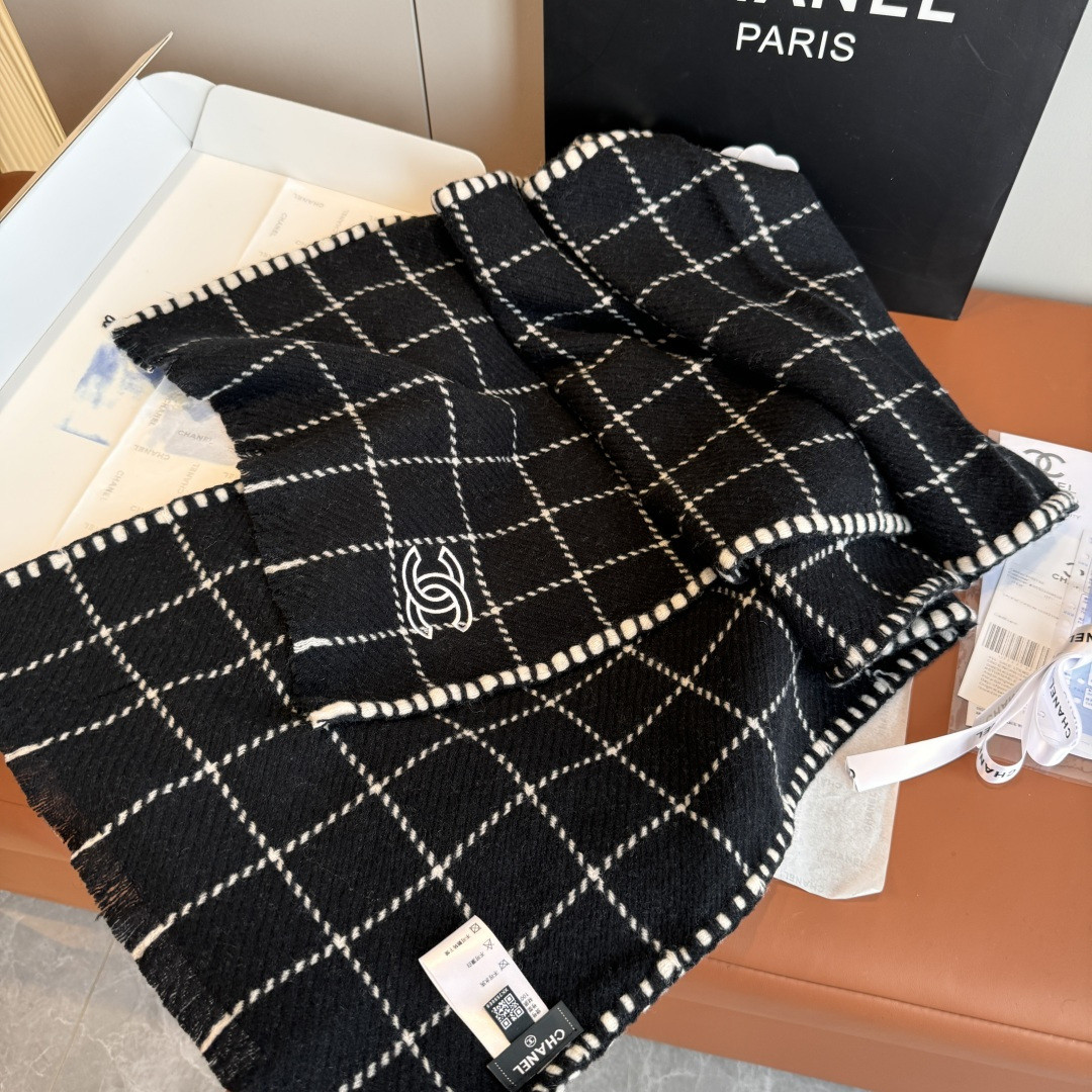 Ch**el scarf 38x185cm 100% cashmere