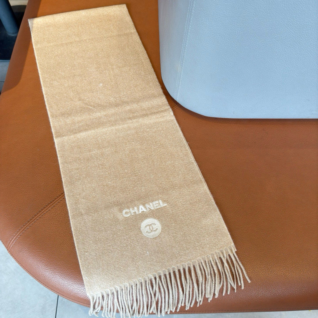 Ch**el scarf 30x180cm 100% cashmere
