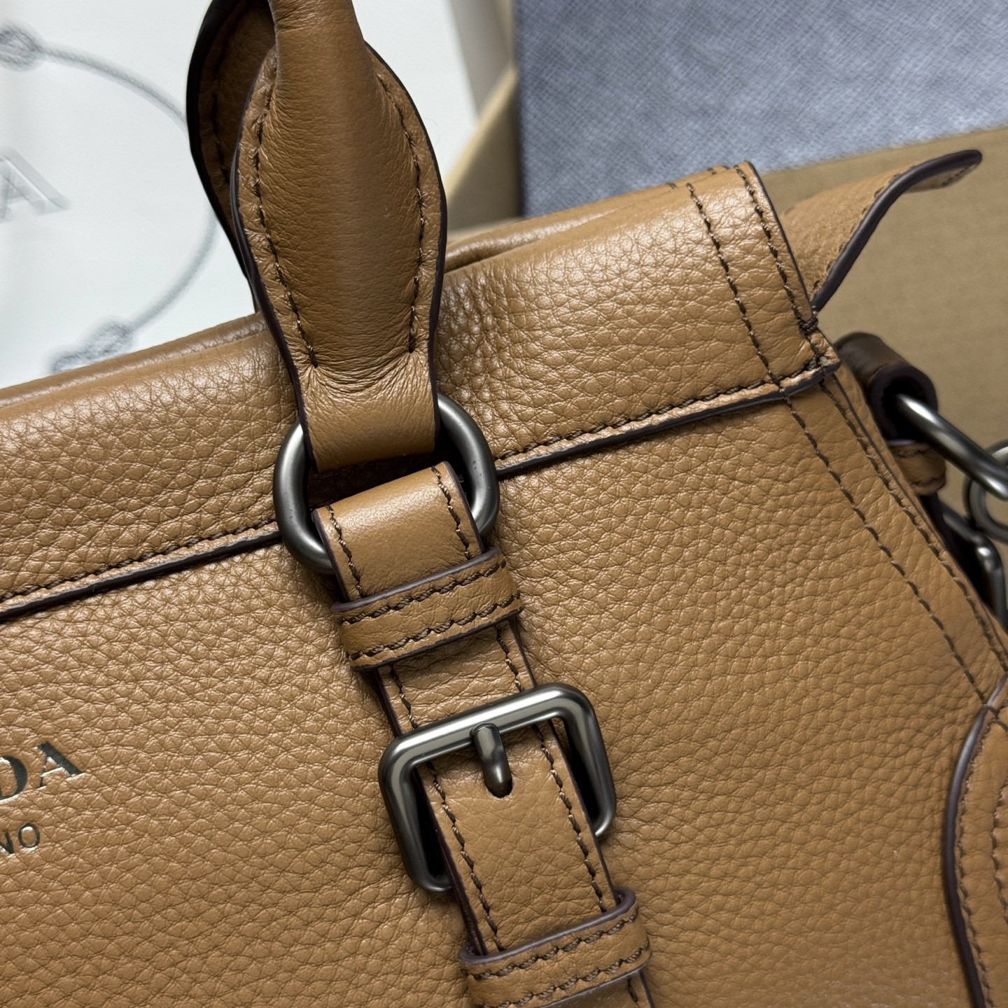 Pra*a Large Leather Tote Bag 22x35x11cm