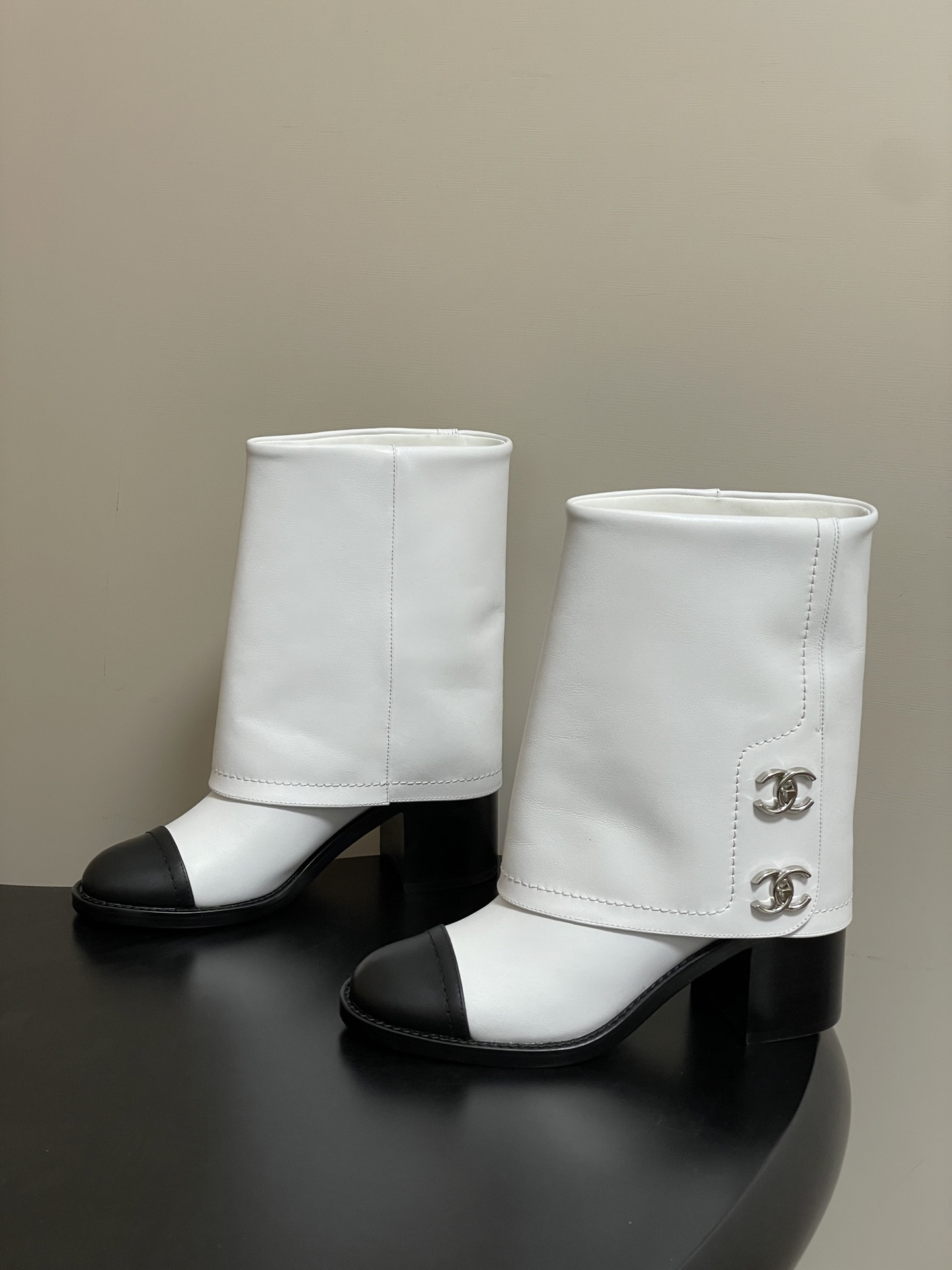 UA Ch**el Short Boots 7cm Heel