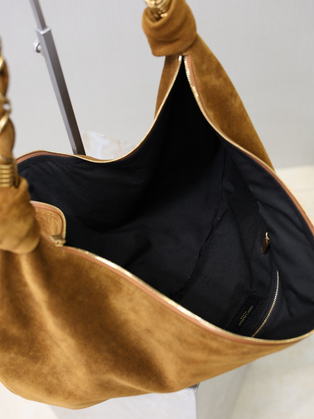 Y51 AMALIA Hobo in Suede 23-62x28x4cm