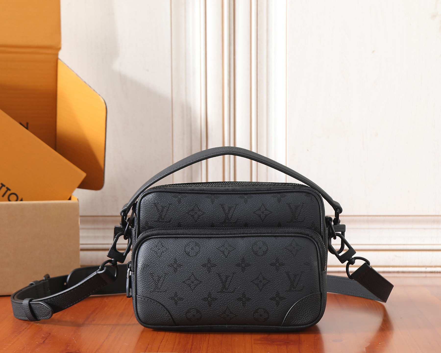 LV NIL Handbag M26783 17.5x11x25cm