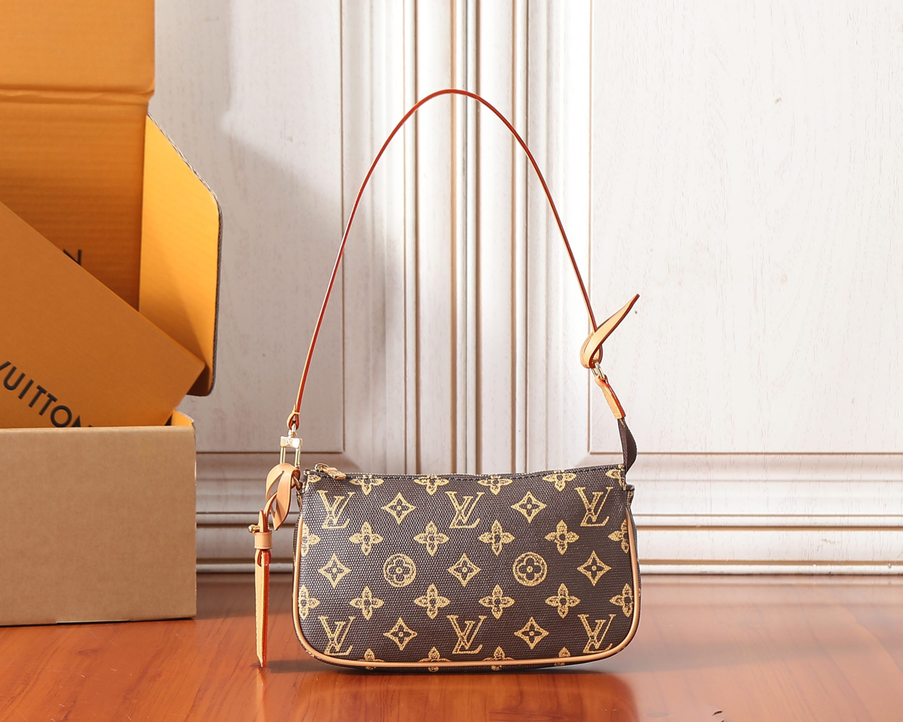 LV Pochette Accessoires M27718 23.5x13.5x4cm