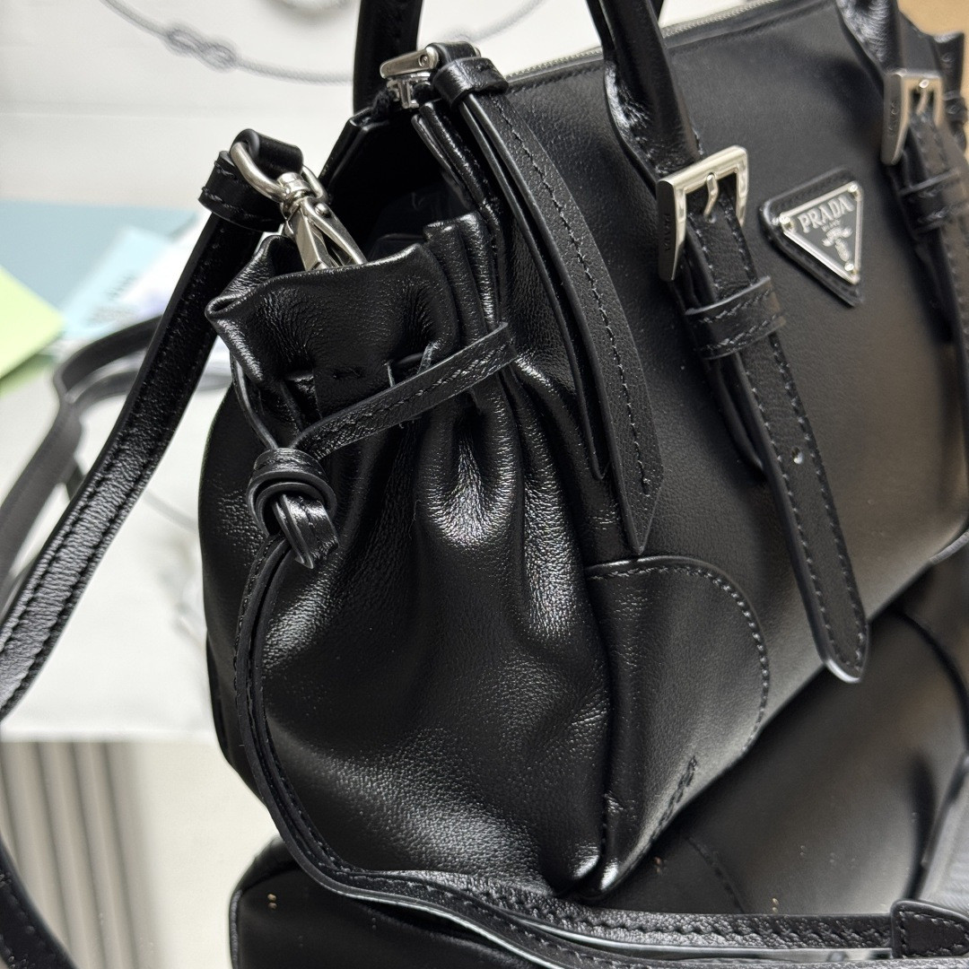 Pra*a Karin Small Leather Bag 14x24x9cm