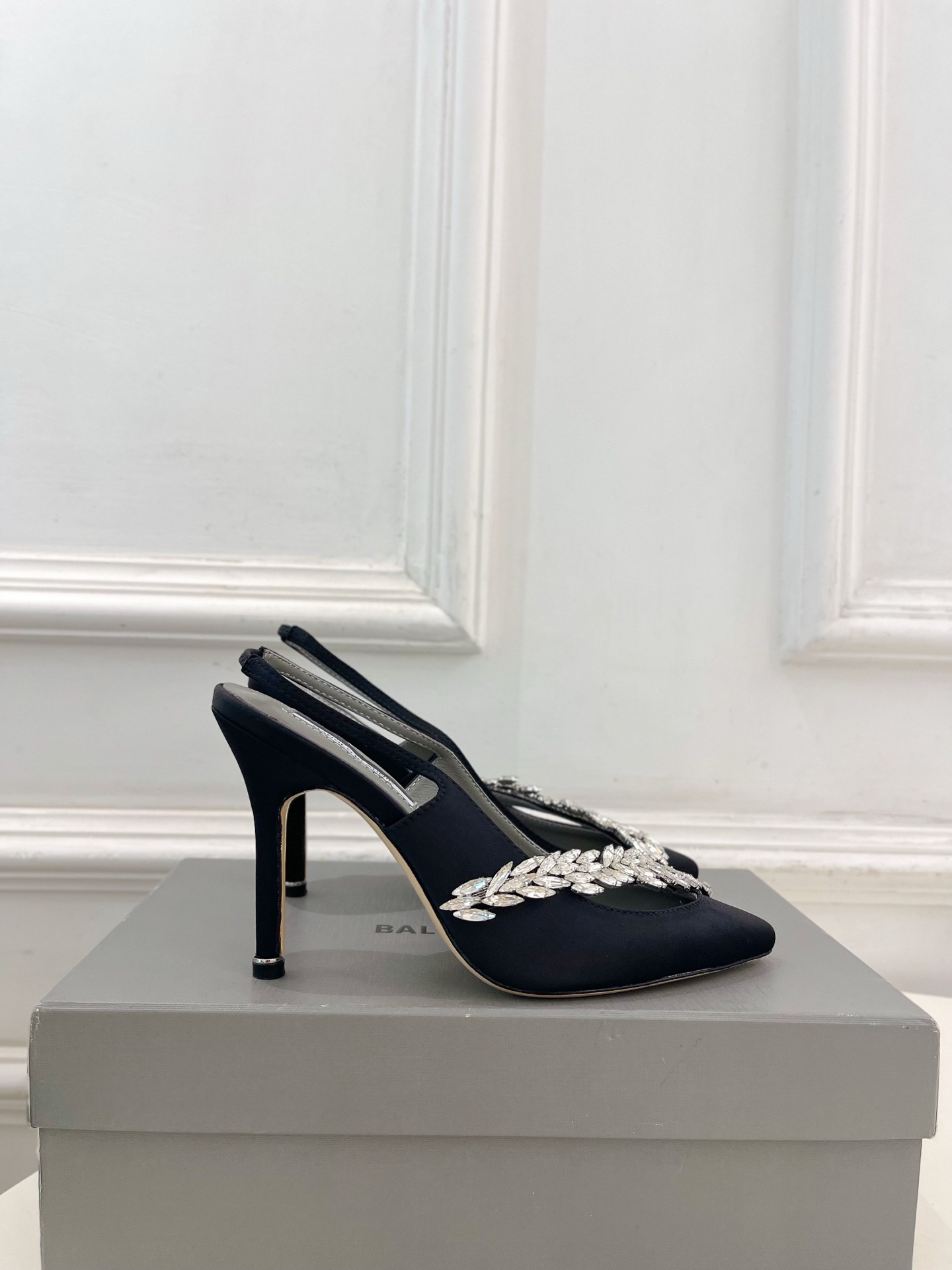 UA Ba1en*iaga x Man010 B1ahn*k Slingbacks 10cm Heel