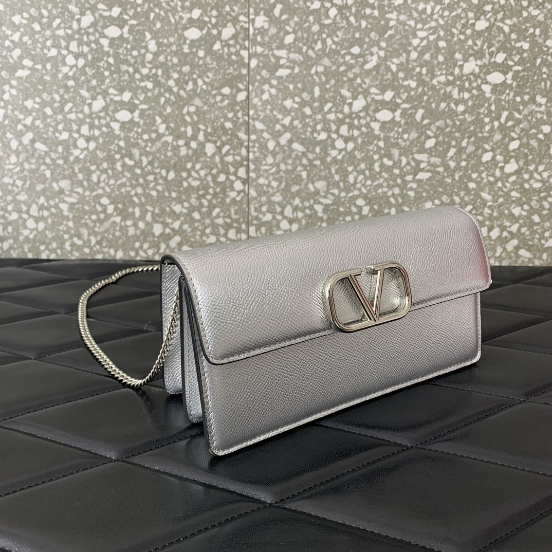 Va1e*ntin0 VLogo Signature Metallic Wallet With Chain 20x5.5x10cm