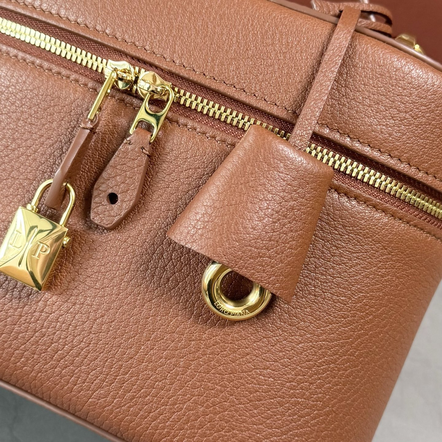 L0r0 P1ana Extra Softy Case L21 21x14x14cm