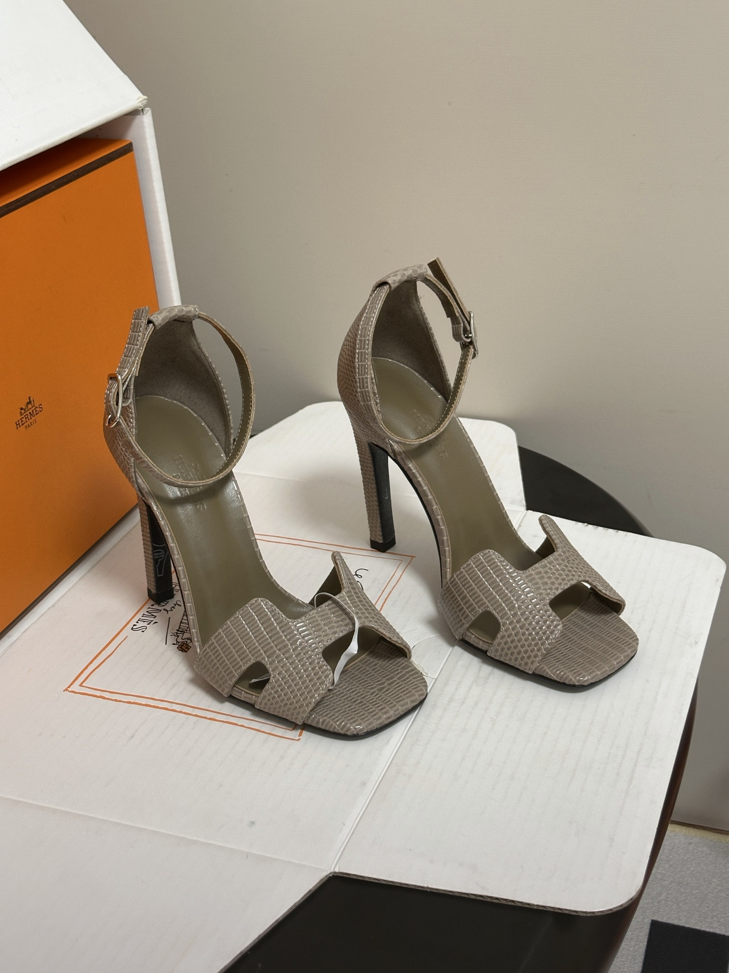 UA H**me5 Joy 105 Sandal