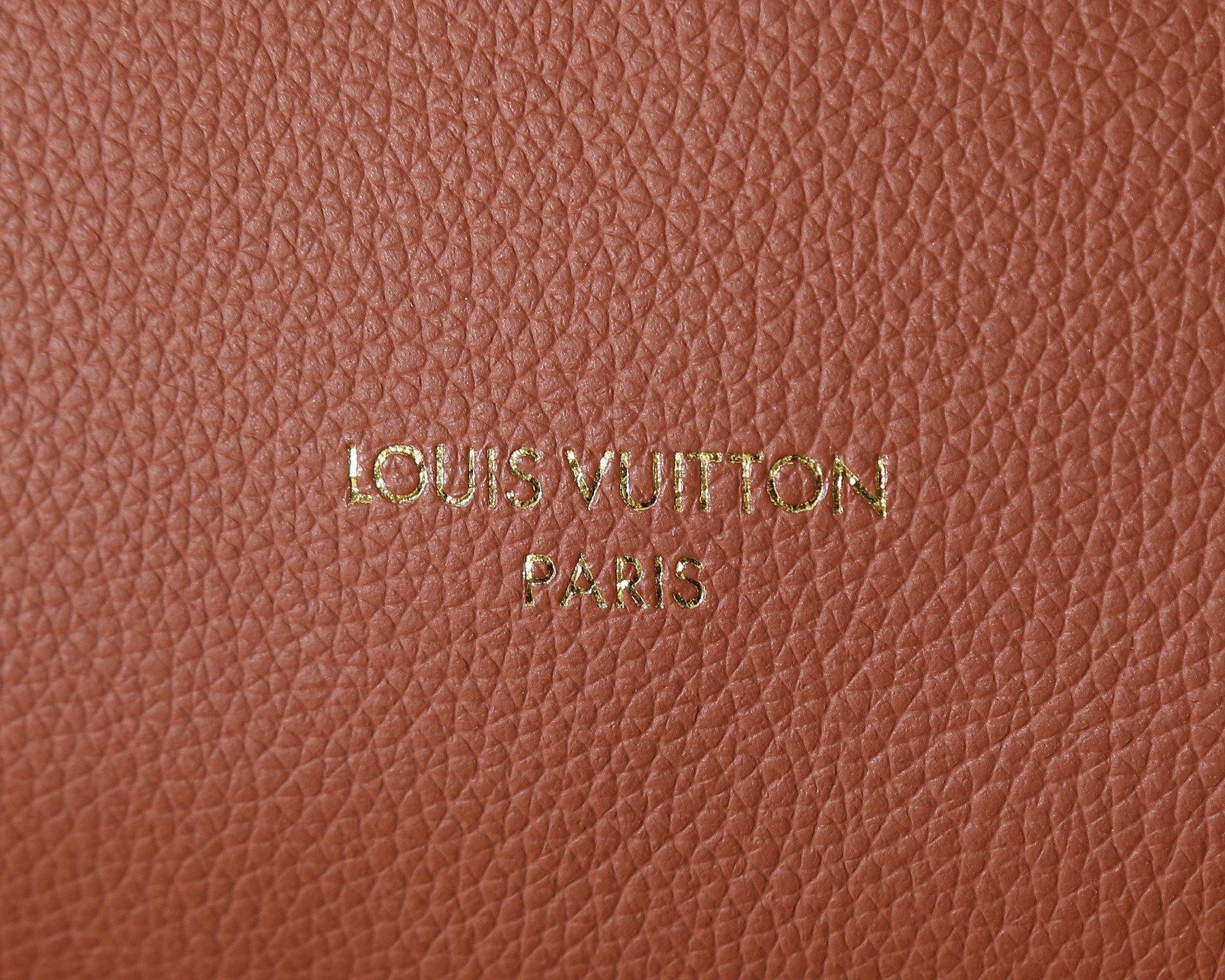 LV Low Key Duffle Tote M26688 43.5 x 26.5 x 14.5 cm